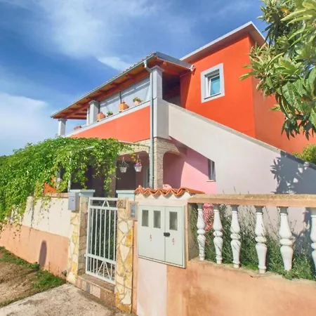 Апартаменты Spacious With Terrace And Bbq *