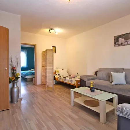 Spacious With Terrace And Bbq Apartment Fazana
