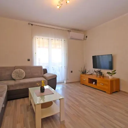 Apartment Spacious With Terrace And Bbq